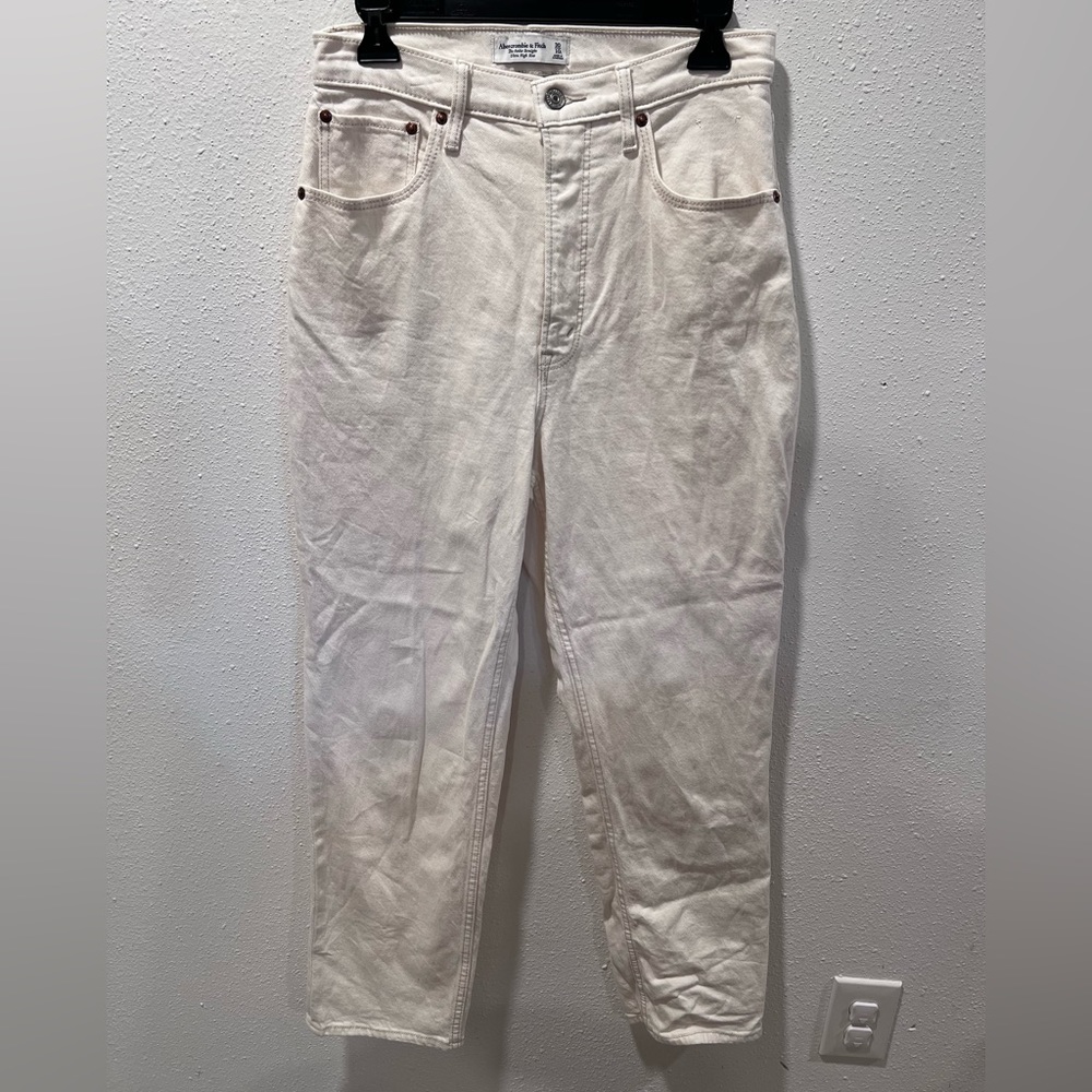 A&F Curve Love Ultra High Rise Ankle Straight Jean